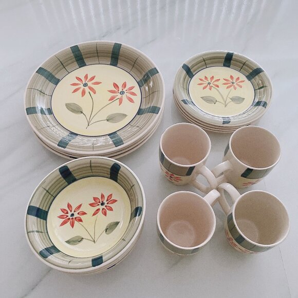 Vintage Dinnerware Set Home Discovery Dish Set Plates, Bowls, Mugs - Set of 16 - Picture 1 of 6